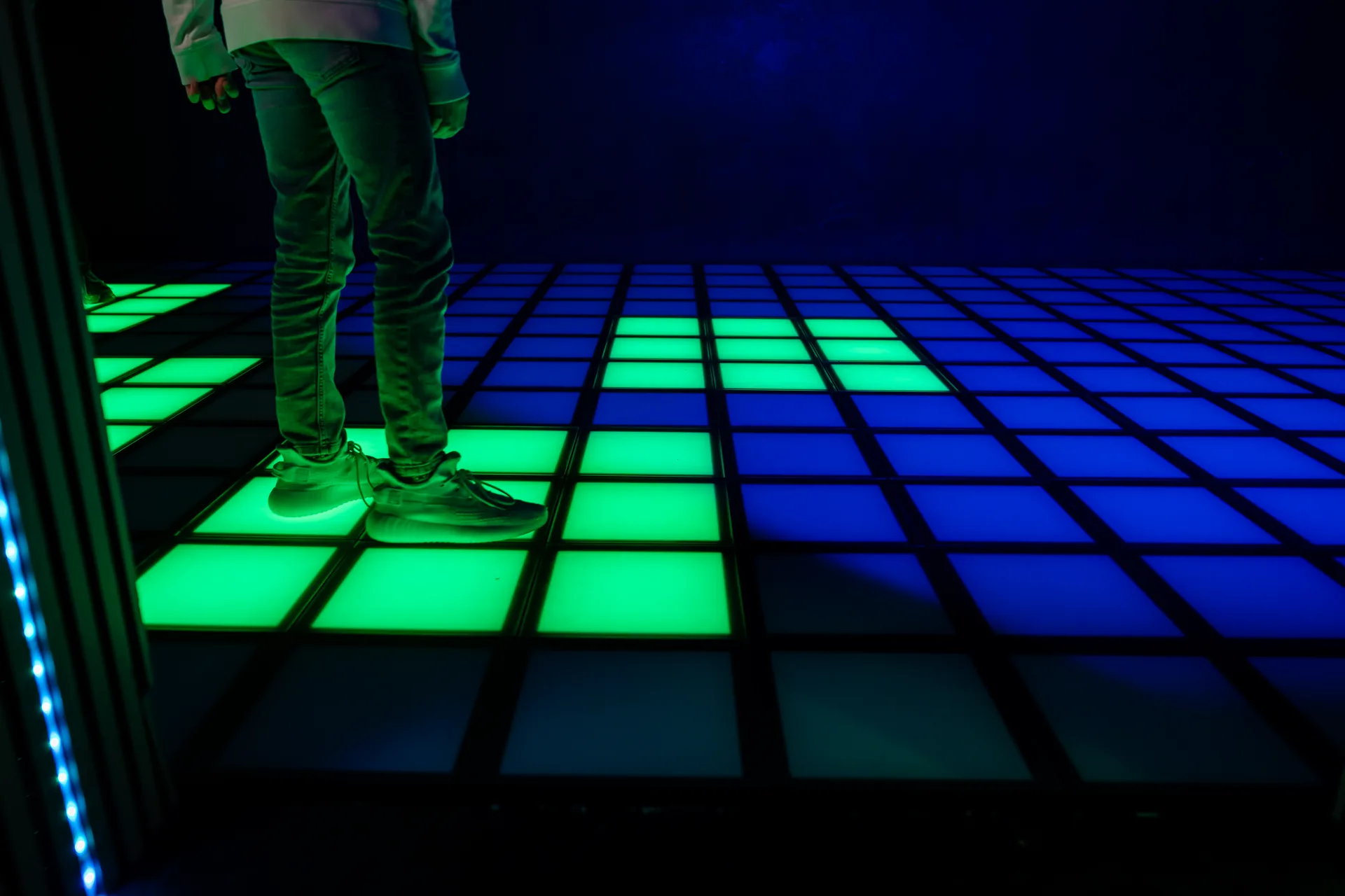 Pixel Play Assen, spelers op de interactieve Pixel Floor
