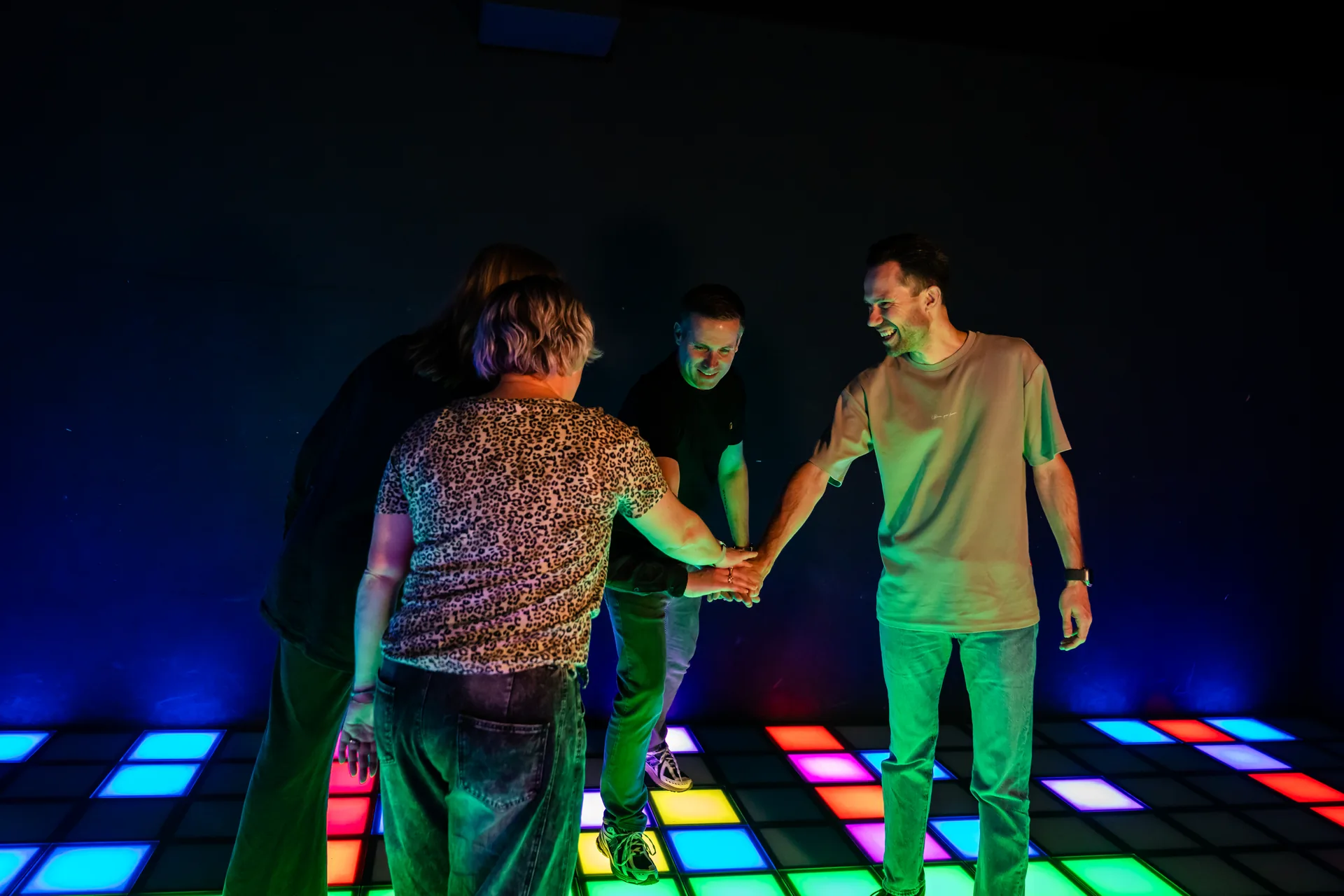 Pixel Play Roosendaal, spelers op de interactieve Pixel Floor